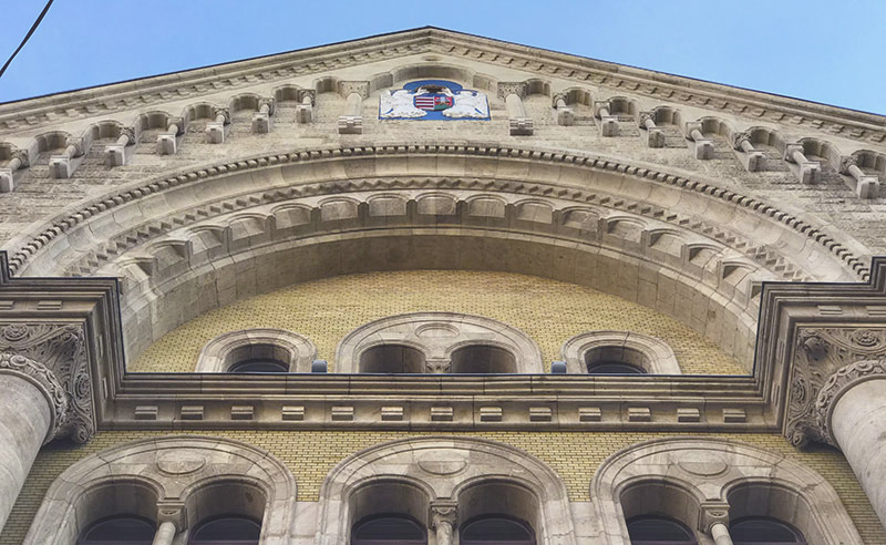 Bíróság épületének homlokzata