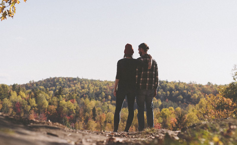 Kirándulás őszi erdőben