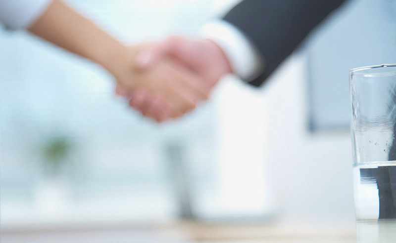 Kézfogás - a megállapodás végén