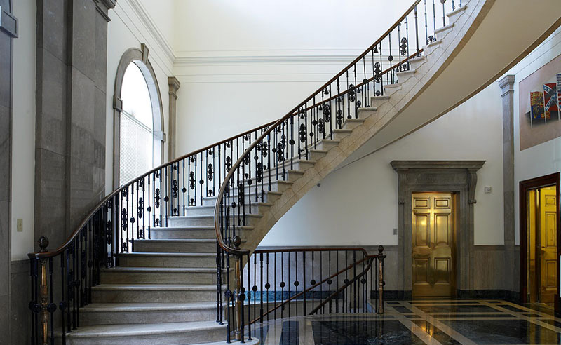 Bírósági lépcső