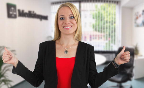 Dr. Farkas Dorottya LL.M. ügyvéd az irodában